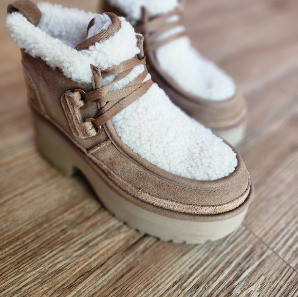 Size 9 - UGG Classic Cozy Tan Shearling Women's Platform Shoes - Picture 6 of 15